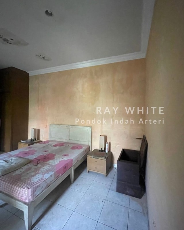 Rumah Besar Cireunde Under Market Dekat MRT Lebak Bulus 