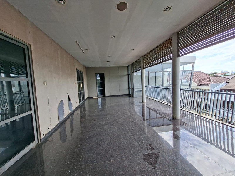 Rumah Hoek Mitra Gading Villa, Rumah bisa untuk usaha atau tempat tinggal Lokasi sangat strategis