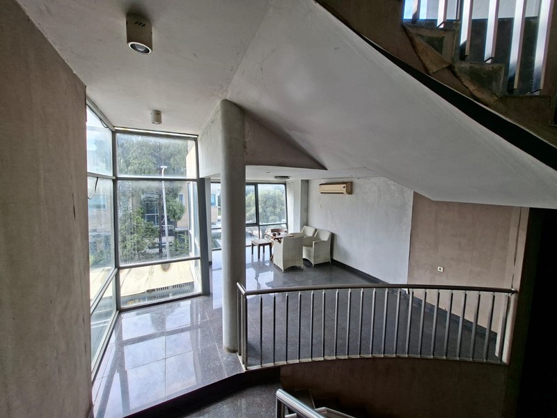 Rumah Hoek Mitra Gading Villa, Rumah bisa untuk usaha atau tempat tinggal Lokasi sangat strategis