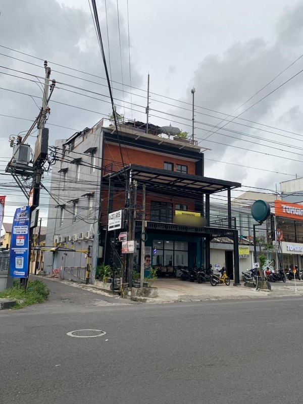 Peluang Bisnis Ruang Usaha 3 Lantai di Jl. Kaliurang KM 5 Cocok untuk Cafe & Kantor, Caturtunggal, Depok, Sleman