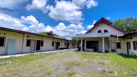 Disewakan Kompleks Kantor & Gudang Luas di Sonosewu Parkir 15 Mobil, Ngestiharjo, Kasihan, Bantul