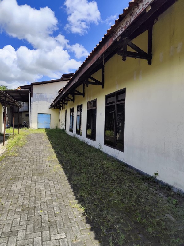 Disewakan Kompleks Kantor & Gudang Luas di Sonosewu Parkir 15 Mobil, Ngestiharjo, Kasihan, Bantul