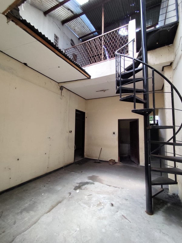 Disewakan Kompleks Kantor & Gudang Luas di Sonosewu Parkir 15 Mobil, Ngestiharjo, Kasihan, Bantul