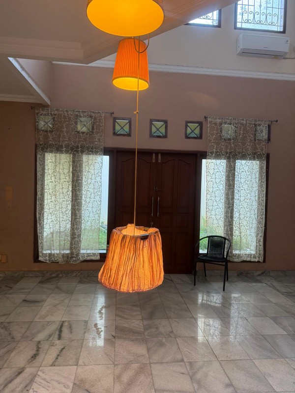 Rumah Luas Dalam Komplek Asri Lingkungan Tenang di Cirendeu