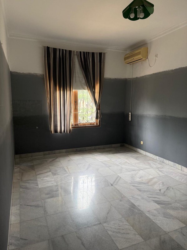 Rumah Luas Dalam Komplek Asri Lingkungan Tenang di Cirendeu