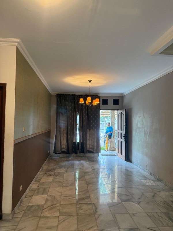 Rumah Luas Dalam Komplek Asri Lingkungan Tenang di Cirendeu