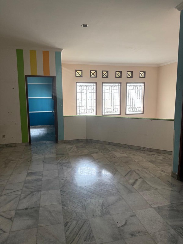 Rumah Luas Dalam Komplek Asri Lingkungan Tenang di Cirendeu