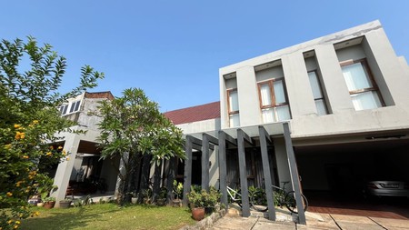 Rumah Besar dan Luas, Bangunan 2 Lantai, Komplek Deplu, Cidodol, Kebayoran Lama Jakarta Selatan