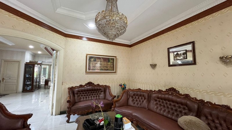 Rumah Besar Lokasi Strategis di Tebet Timur Jakarta Selatan