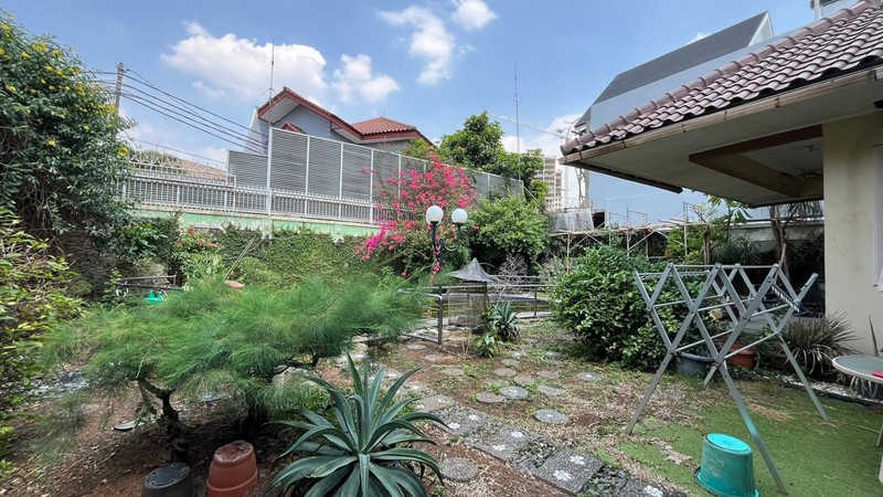 Rumah Besar Lokasi Strategis di Tebet Timur Jakarta Selatan