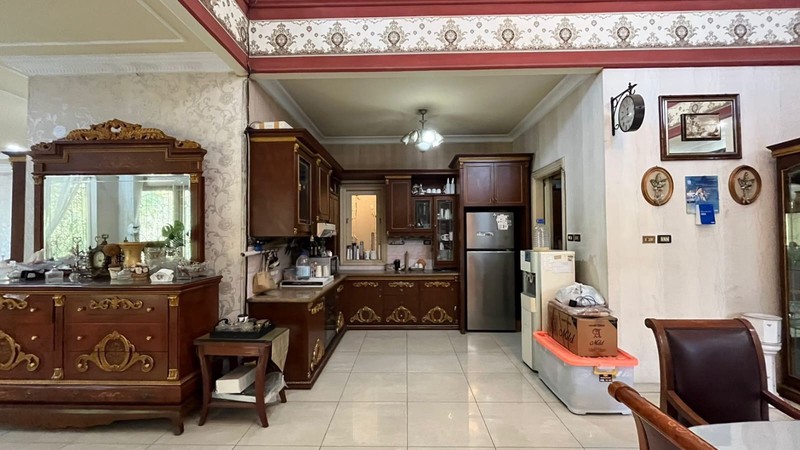 Rumah Besar Lokasi Strategis di Tebet Timur Jakarta Selatan