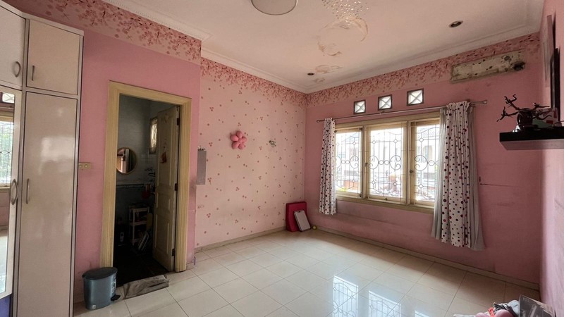 Rumah Besar Lokasi Strategis di Tebet Timur Jakarta Selatan