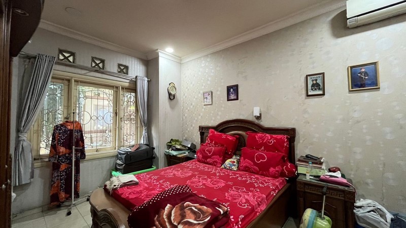 Rumah Besar Lokasi Strategis di Tebet Timur Jakarta Selatan