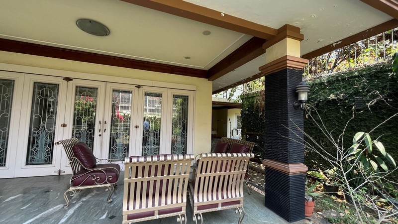 Rumah Besar Lokasi Strategis di Tebet Timur Jakarta Selatan