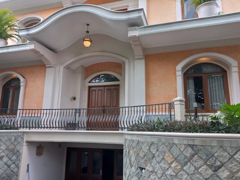 Dijual Rumah mewah eksklusif di kawasan premium Sekolah Duta, Pondok Indah, Jakarta Selatan.