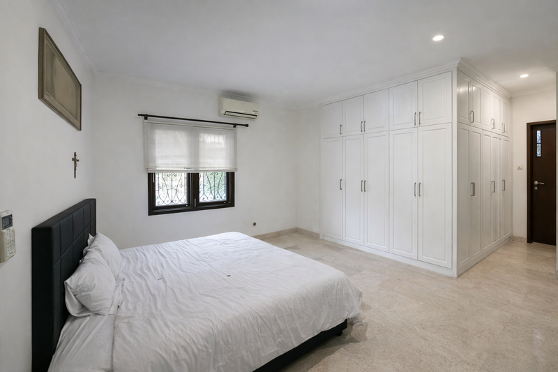 Rumah Bagus di Ragunan dengan Kolam Renang Pribadi - Hunian Eksklusif di Jakarta Selatan