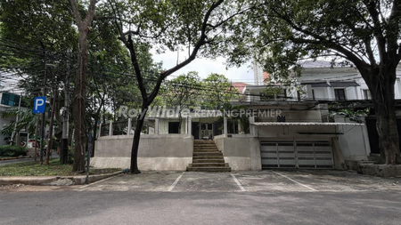 Rumah Strategis Poisisi Hook Jl.Kerinci Raya Kebayoran Baru, Jakarta Selatan