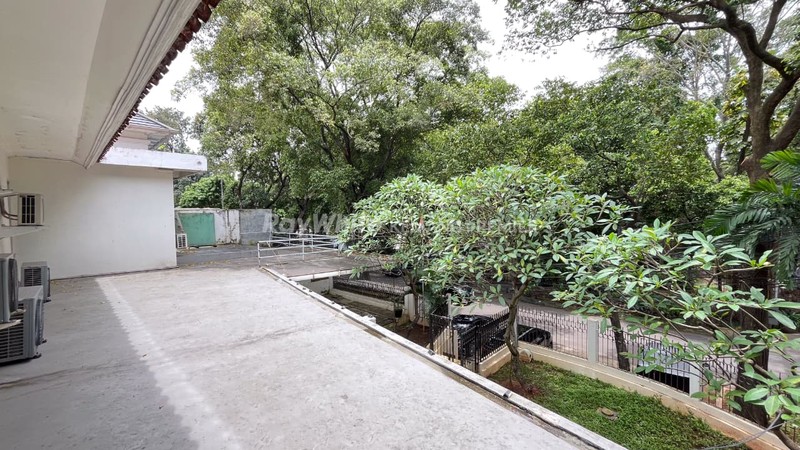 Rumah Strategis Poisisi Hook Jl.Kerinci Raya Kebayoran Baru, Jakarta Selatan