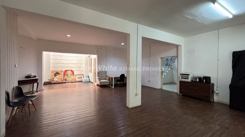 Rumah Strategis Poisisi Hook Jl.Kerinci Raya Kebayoran Baru, Jakarta Selatan