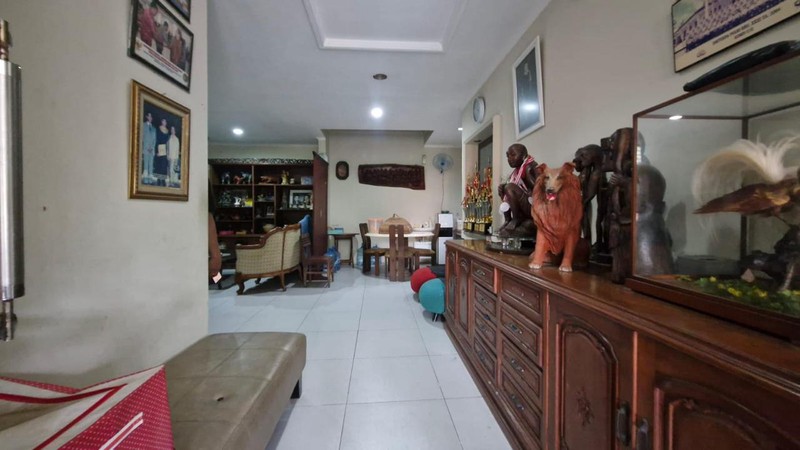 Dijual Rumah Siap Huni Cocok Untuk Usaha Lokasi Strategis Di Kebayoran Lama, Jakarta Selatan