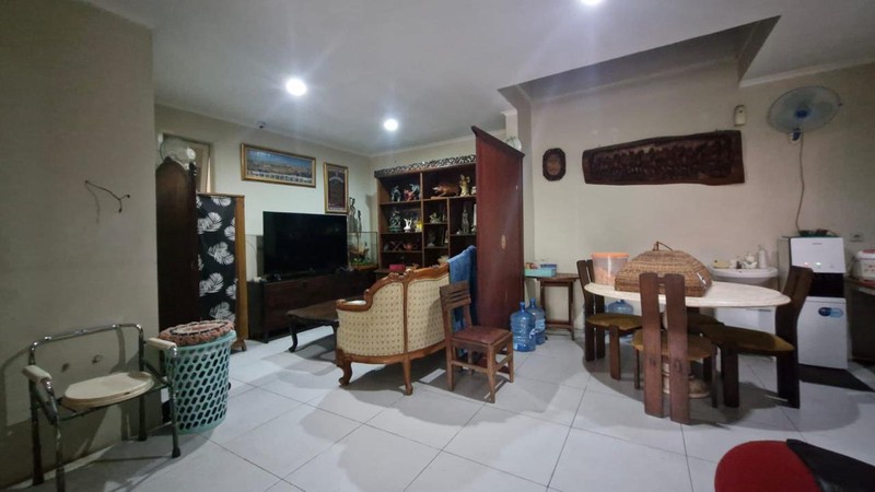 Dijual Rumah Siap Huni Cocok Untuk Usaha Lokasi Strategis Di Kebayoran Lama, Jakarta Selatan