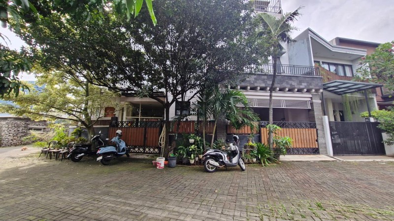 Dijual Rumah Siap Huni Cocok Untuk Usaha Lokasi Strategis Di Kebayoran Lama, Jakarta Selatan