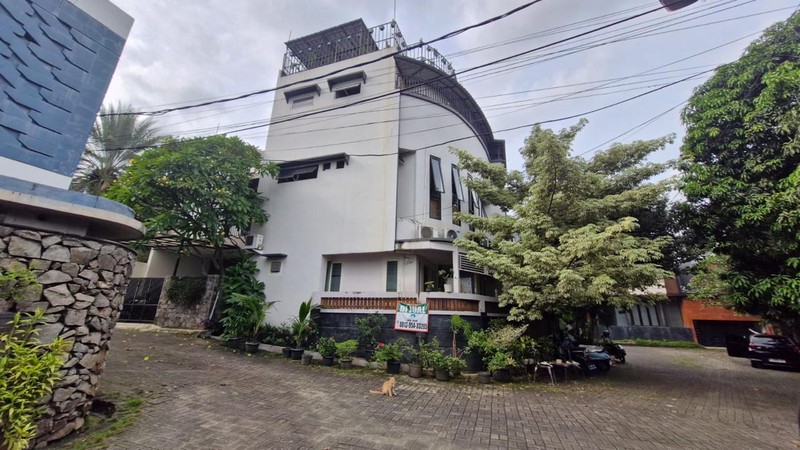 Dijual Rumah Siap Huni Cocok Untuk Usaha Lokasi Strategis Di Kebayoran Lama, Jakarta Selatan