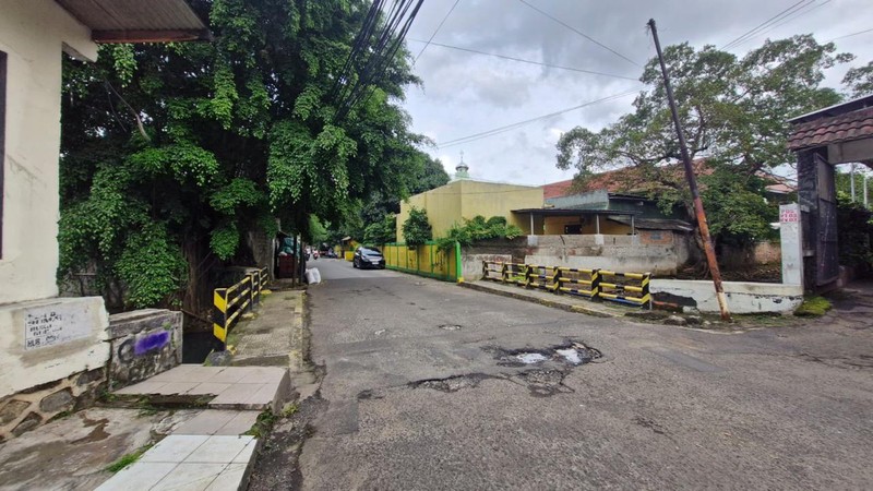 Dijual Rumah Siap Huni Cocok Untuk Usaha Lokasi Strategis Di Kebayoran Lama, Jakarta Selatan