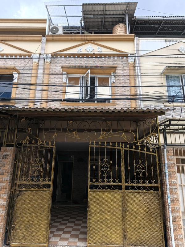 Rumah Nyaman 3 Lantai di Puspa 3 Cengkareng, Jakarta Barat