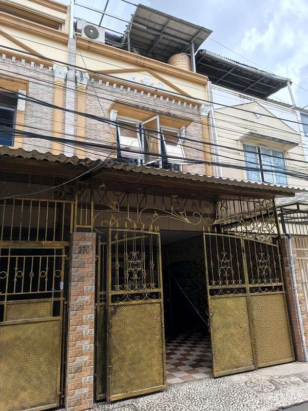 Rumah Nyaman 3 Lantai di Puspa 3 Cengkareng, Jakarta Barat