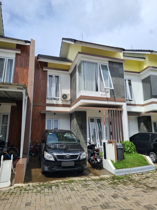 Rumah Minimalis, 2 Lantai Dalam Cluster beba banjir dekat ST Sudimara