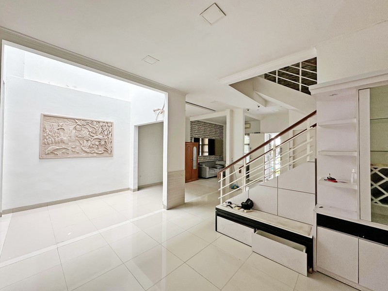 Rumah Elegan di Cluster San Lorenzo Gading Serpong - Eksklusif & Bernilai Tinggi