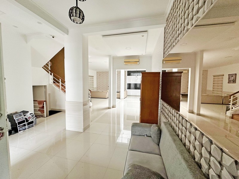 Rumah Elegan di Cluster San Lorenzo Gading Serpong - Eksklusif & Bernilai Tinggi