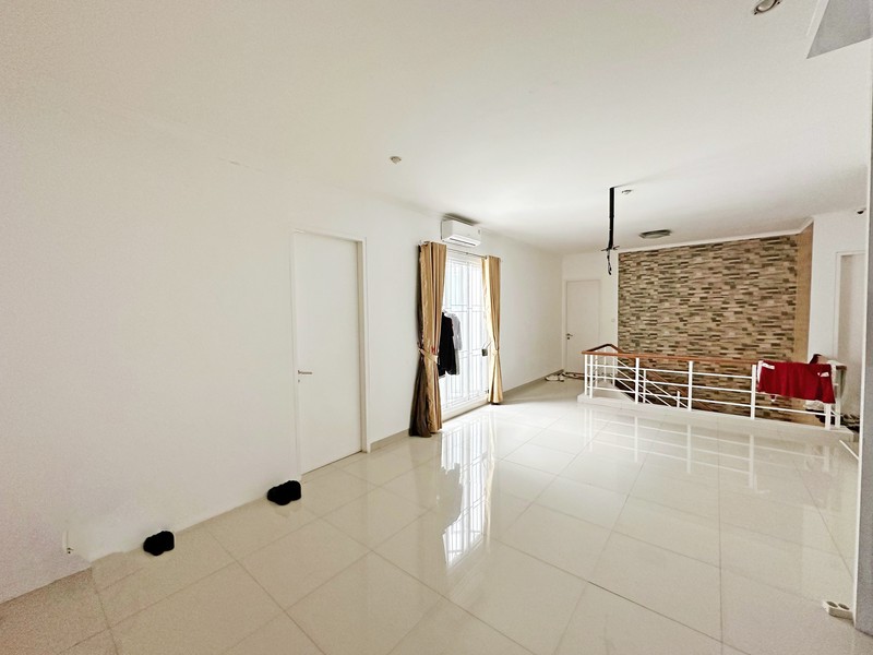 Rumah Elegan di Cluster San Lorenzo Gading Serpong - Eksklusif & Bernilai Tinggi