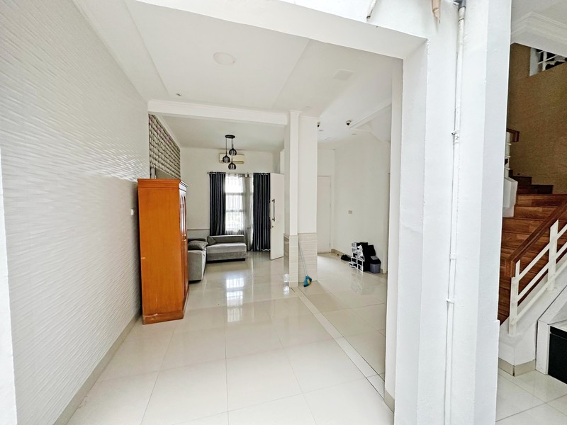 Rumah Elegan di Cluster San Lorenzo Gading Serpong - Eksklusif & Bernilai Tinggi