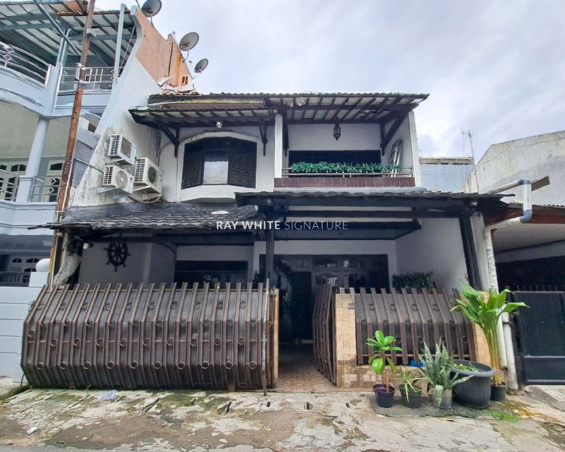 Rumah 2 Lantai strategis di Jl Danau Dibawah, Benhil