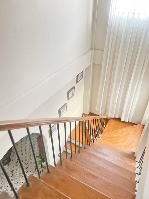 Rumah 3 Lantai Modern Desain Elegan Fasad Mewah di Cirendeu Tangerang Selatan