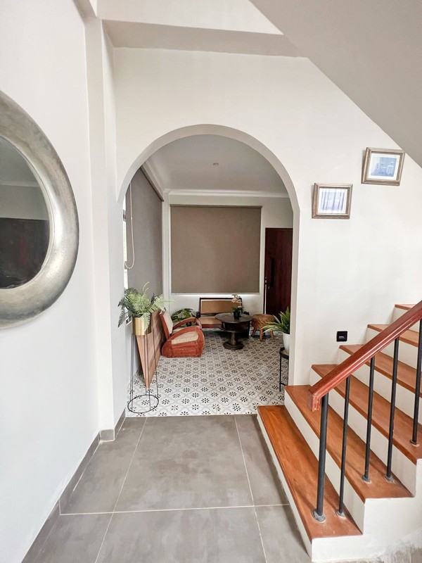 Rumah 3 Lantai Modern Desain Elegan Fasad Mewah di Cirendeu Tangerang Selatan