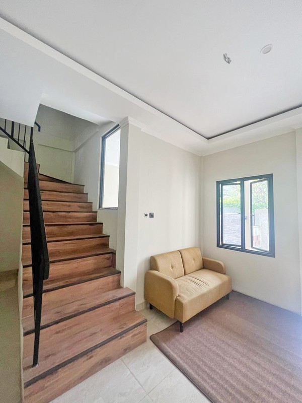 Rumah 3 Lantai Modern Minimalis - Fasad Unik di Cirendeu Tangerang Selatan