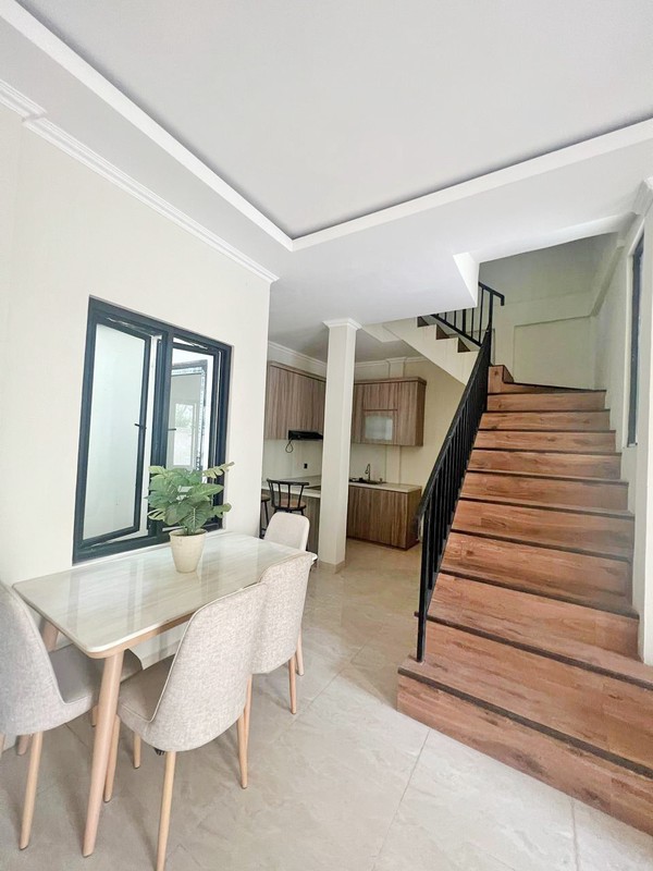 Rumah 3 Lantai Modern Minimalis - Fasad Unik di Cirendeu Tangerang Selatan