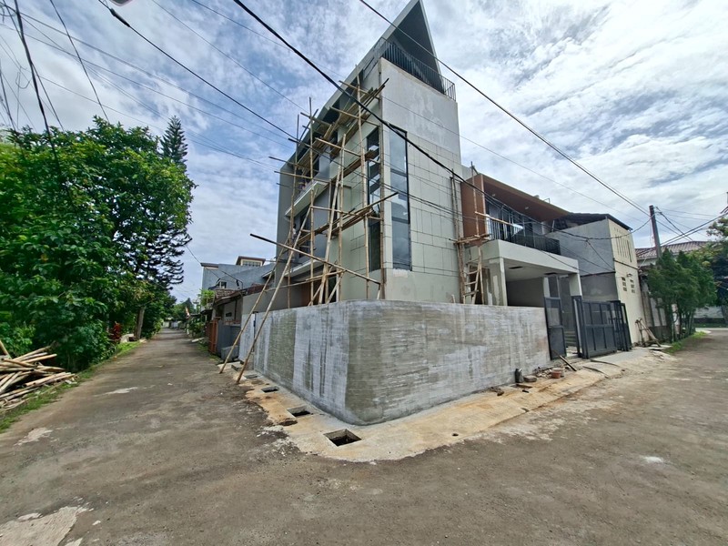 DIJUAL RUMAH CANTIK SIAP HUNI DI CINERE DALAM PROSES FINISHING- DEPOK