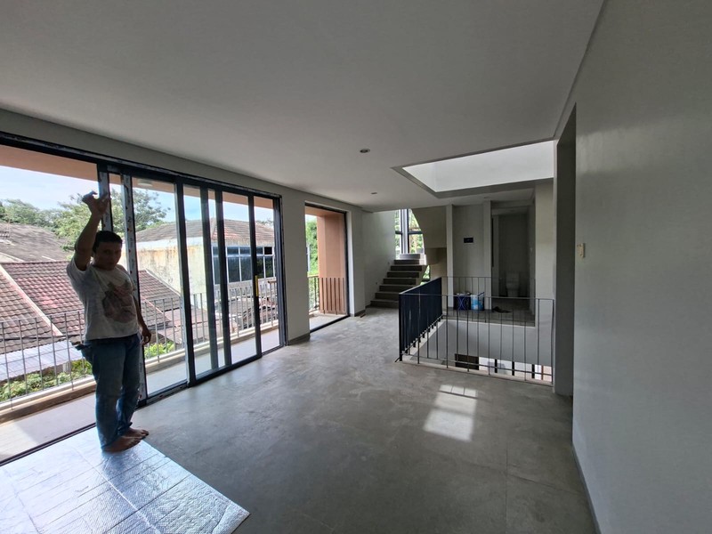 DIJUAL RUMAH CANTIK SIAP HUNI DI CINERE DALAM PROSES FINISHING- DEPOK