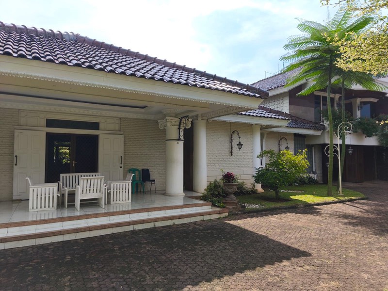 Rumah Bagus Di Jl Cendrawasih Raya Cirendeu Tangerang Selatan