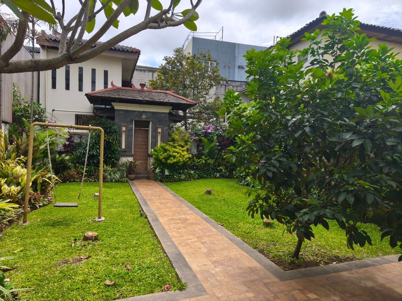 Rumah Bagus Di Jl Cendrawasih Raya Cirendeu Tangerang Selatan