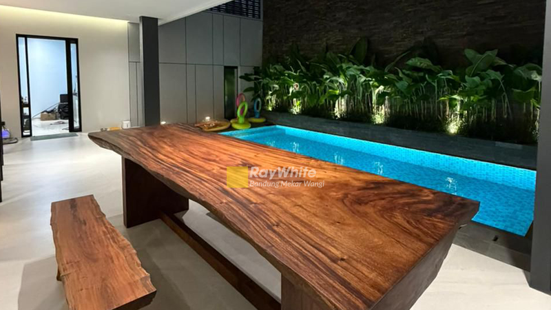 Rumah Baru Modern Klasik Singgasana Pradana