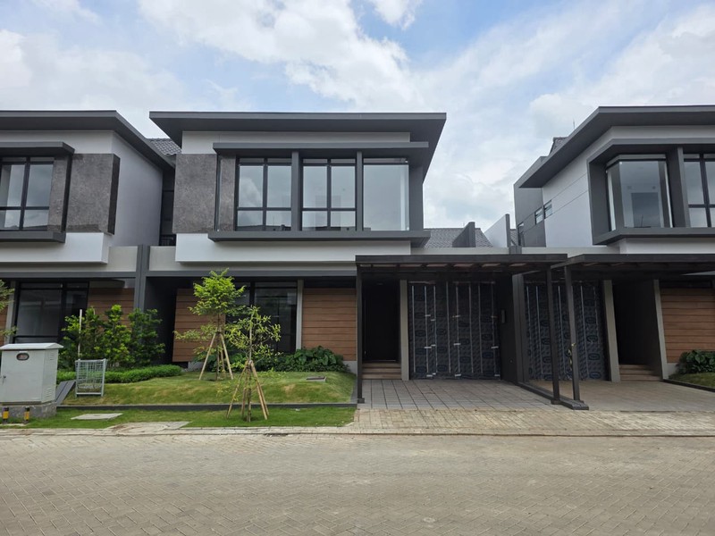 Rumah Kondisi Baru di Tatar Nilapadmi Kota Baru Parahyangan