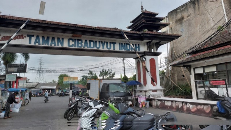 Rumah Siap Huni di jalan utama Taman Cibaduyut Indah Bandung