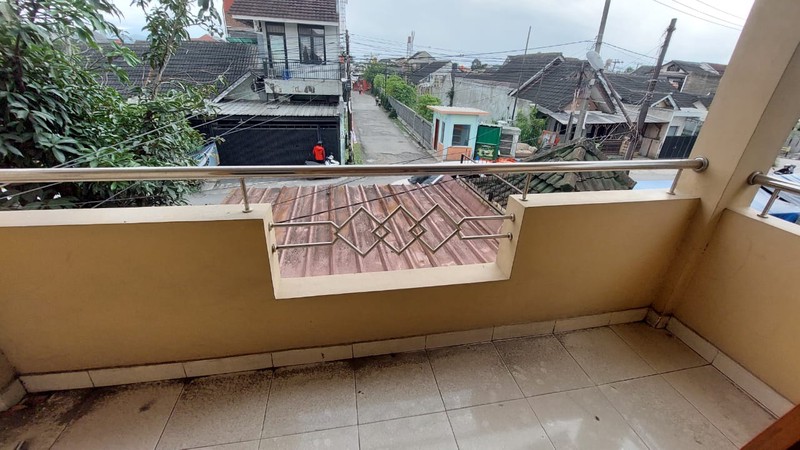 Rumah Siap Huni di jalan utama Taman Cibaduyut Indah Bandung