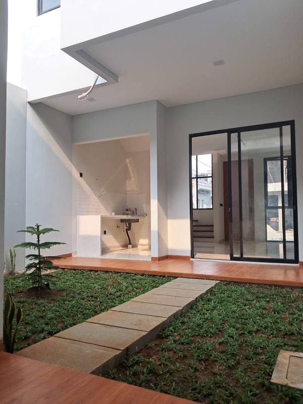 Jagakarsa Rumah Brand New Desain Minimalis Dekat Tol Brigif