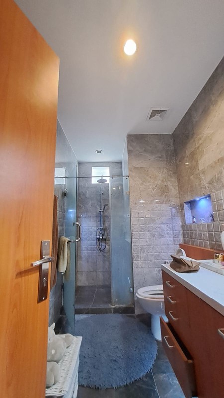 Rumah Ekslusif 2 Lantai Siap Huni Ada Carport Basement, Rooftop, Balcony @Ciputat (SHM)